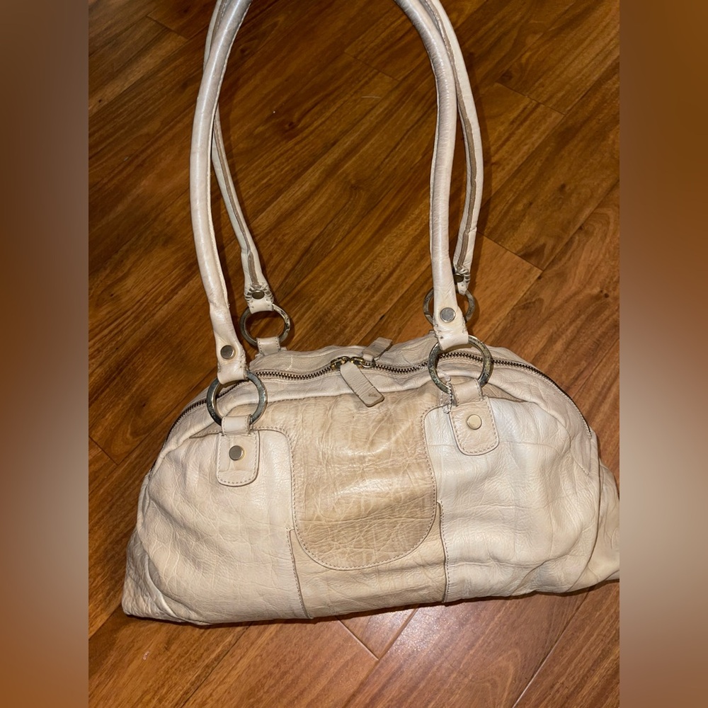 Falor leather hand shoulder handbag. Mint interior and exterior.